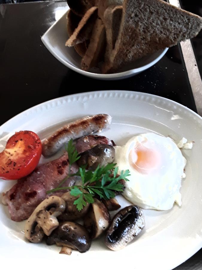 The Mitre Inn Witheridge Екстер'єр фото